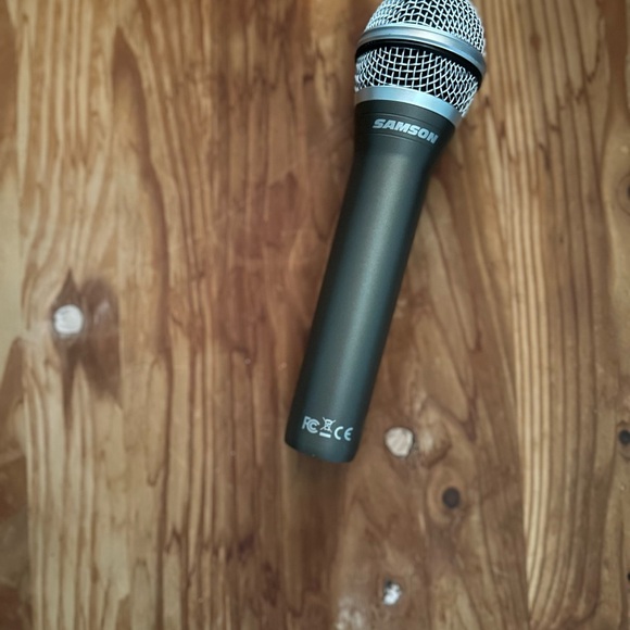 Samson Black Dynamic Microphone - Picture 3 of 4